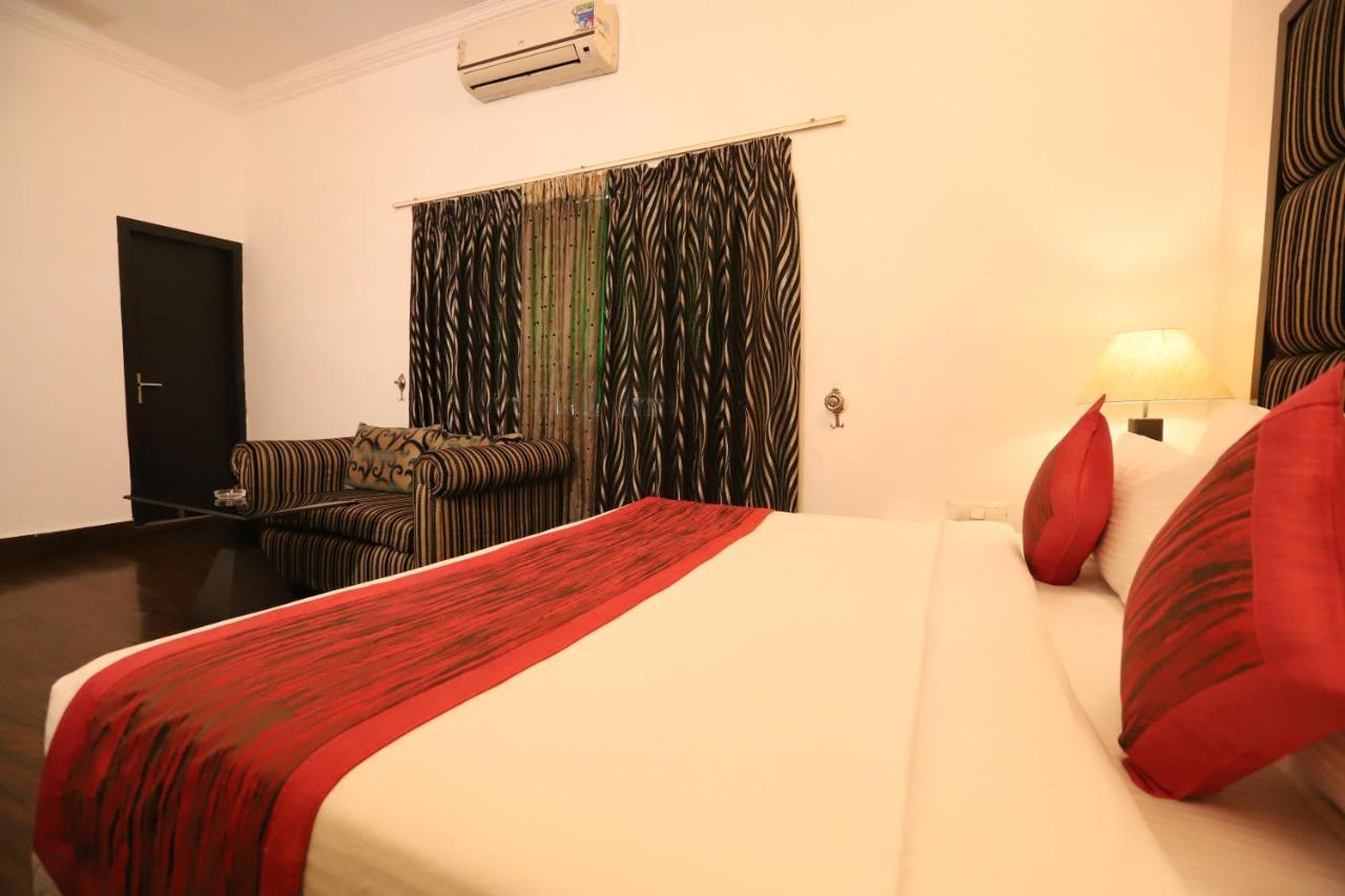 Hotel Capitol Hills Greater Kailash Delhi Neu-Delhi Exterior foto