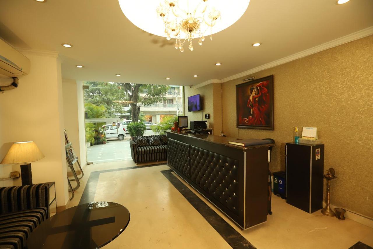 Hotel Capitol Hills Greater Kailash Delhi Neu-Delhi Exterior foto