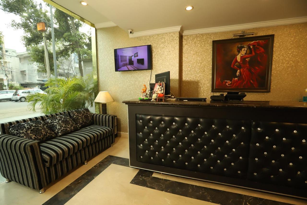 Hotel Capitol Hills Greater Kailash Delhi Neu-Delhi Exterior foto