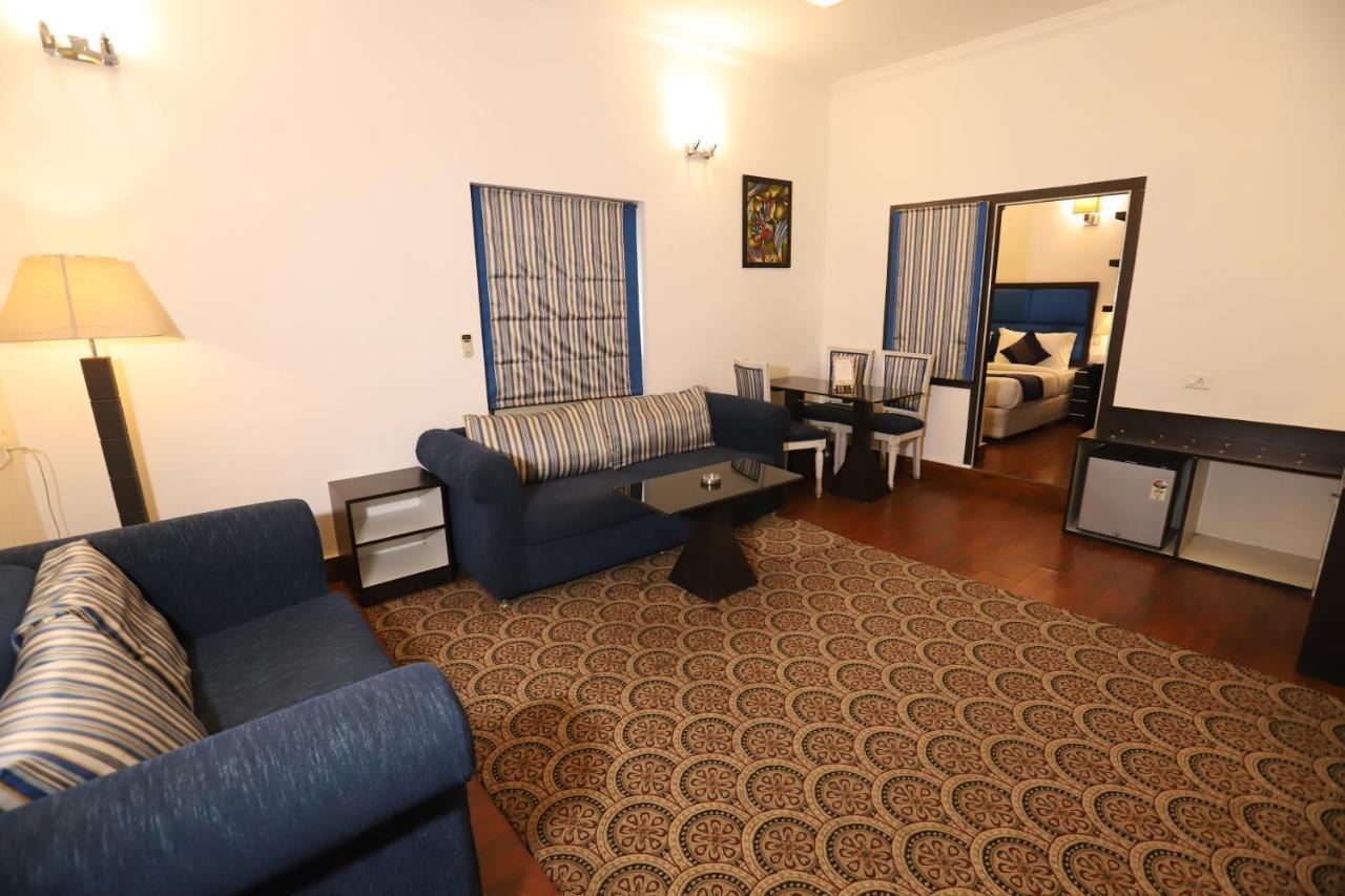 Hotel Capitol Hills Greater Kailash Delhi Neu-Delhi Exterior foto