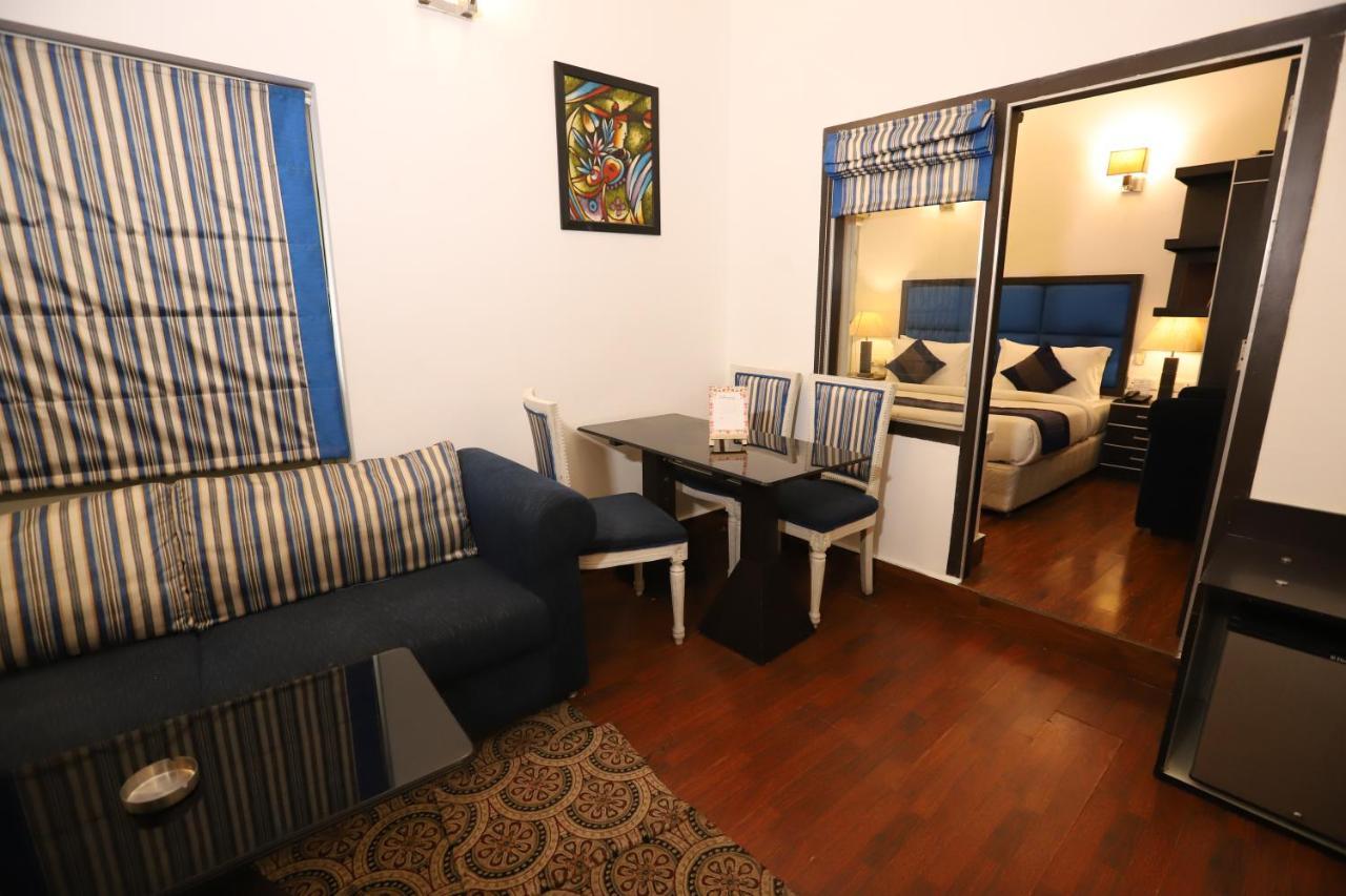 Hotel Capitol Hills Greater Kailash Delhi Neu-Delhi Exterior foto
