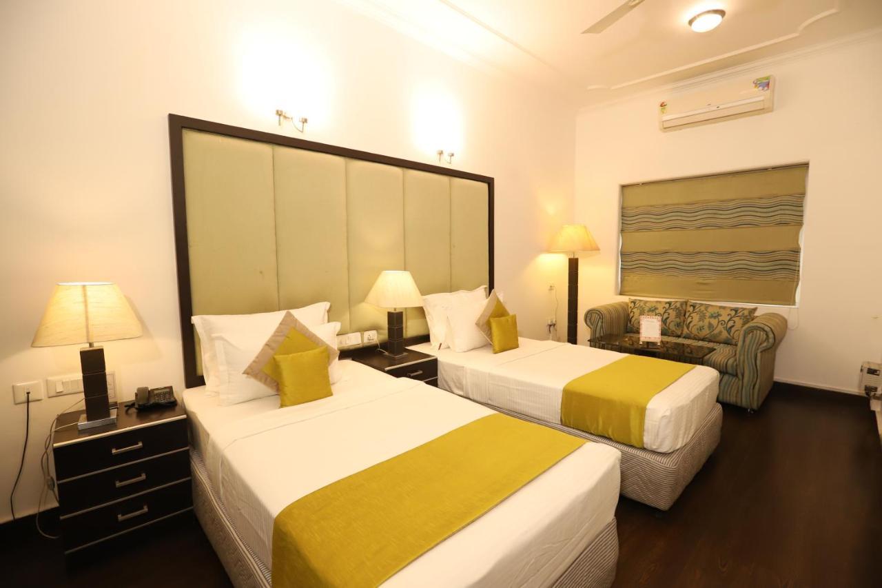 Hotel Capitol Hills Greater Kailash Delhi Neu-Delhi Exterior foto