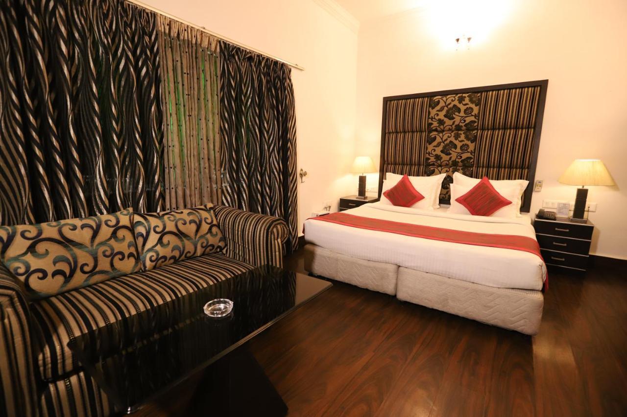 Hotel Capitol Hills Greater Kailash Delhi Neu-Delhi Exterior foto