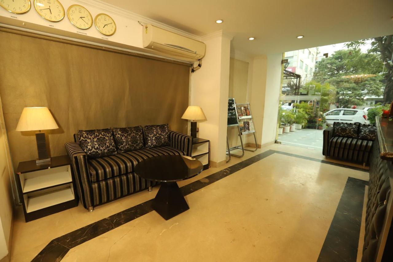 Hotel Capitol Hills Greater Kailash Delhi Neu-Delhi Exterior foto