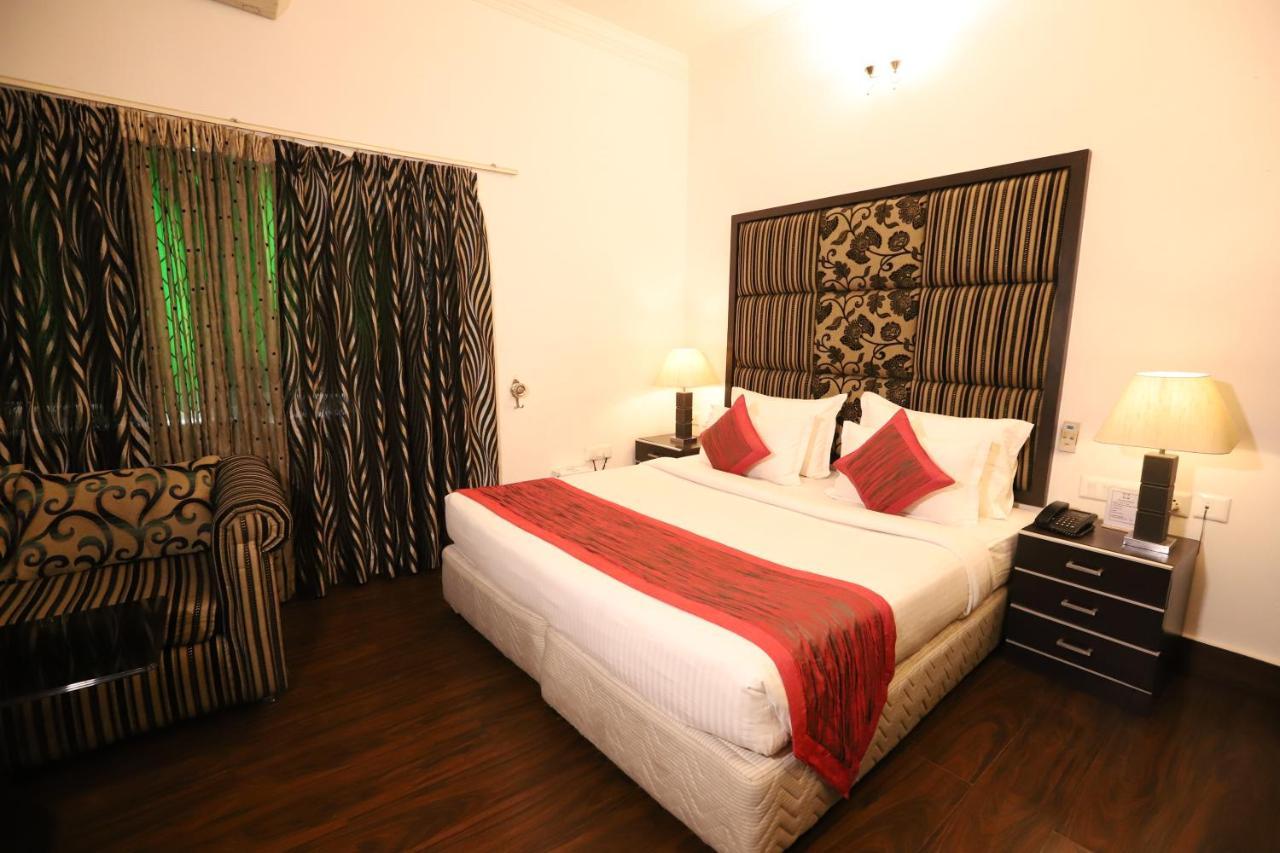 Hotel Capitol Hills Greater Kailash Delhi Neu-Delhi Exterior foto