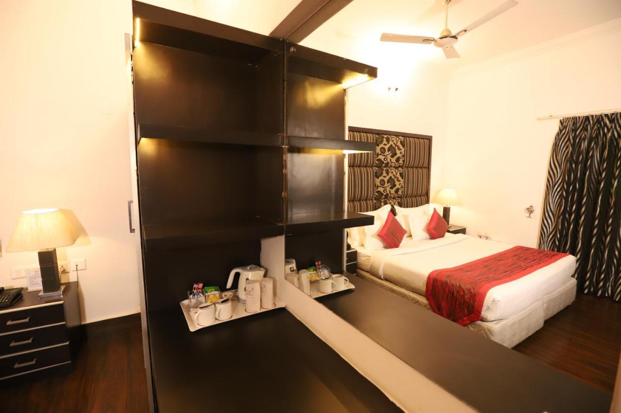 Hotel Capitol Hills Greater Kailash Delhi Neu-Delhi Exterior foto
