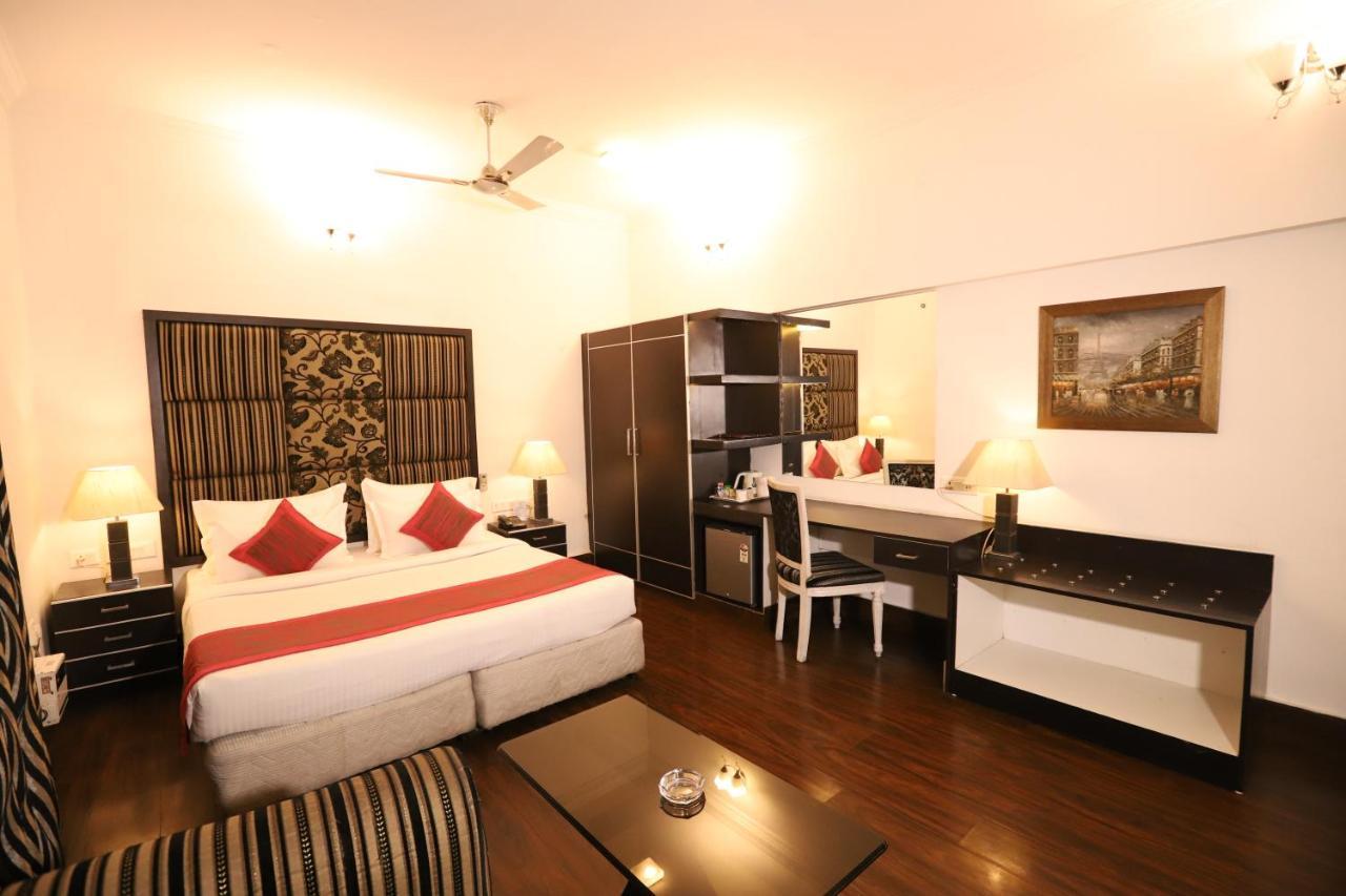 Hotel Capitol Hills Greater Kailash Delhi Neu-Delhi Exterior foto