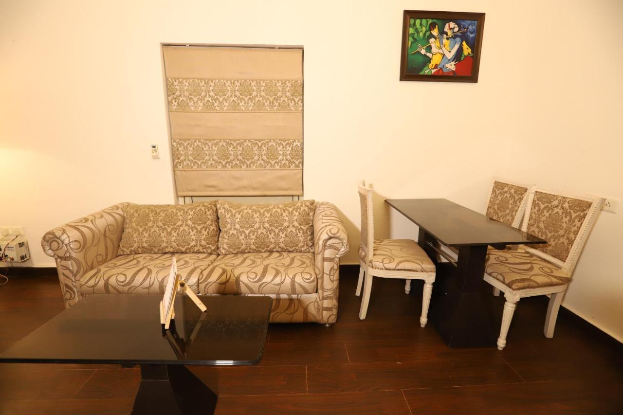 Hotel Capitol Hills Greater Kailash Delhi Neu-Delhi Exterior foto