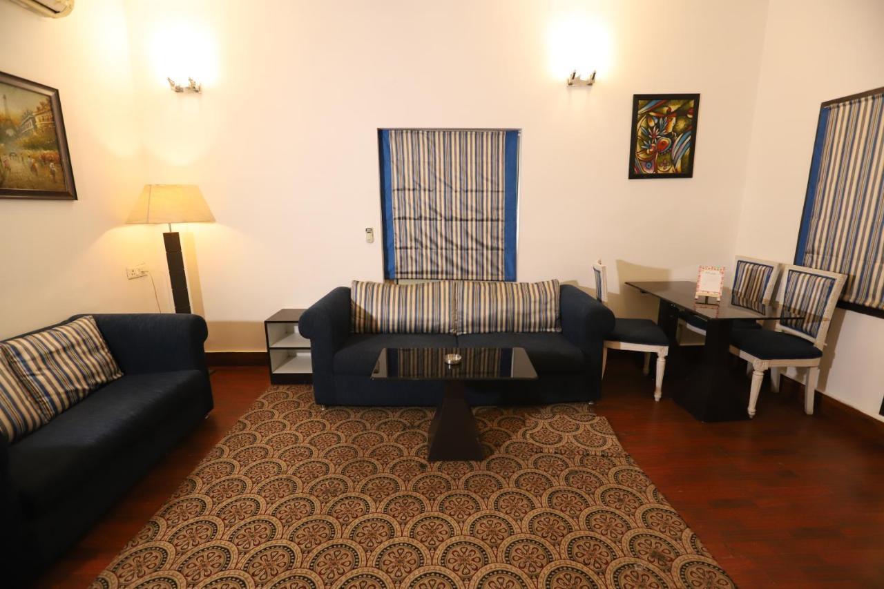 Hotel Capitol Hills Greater Kailash Delhi Neu-Delhi Exterior foto