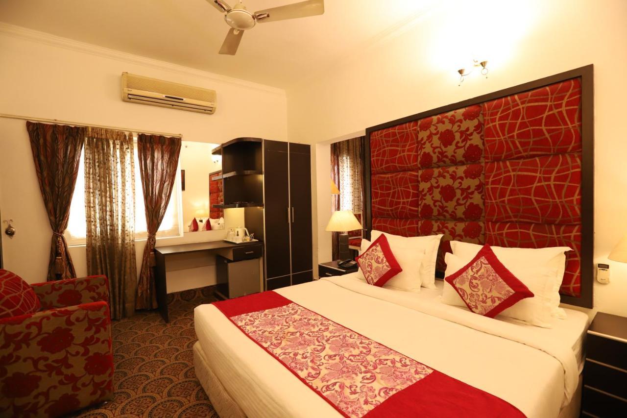 Hotel Capitol Hills Greater Kailash Delhi Neu-Delhi Exterior foto
