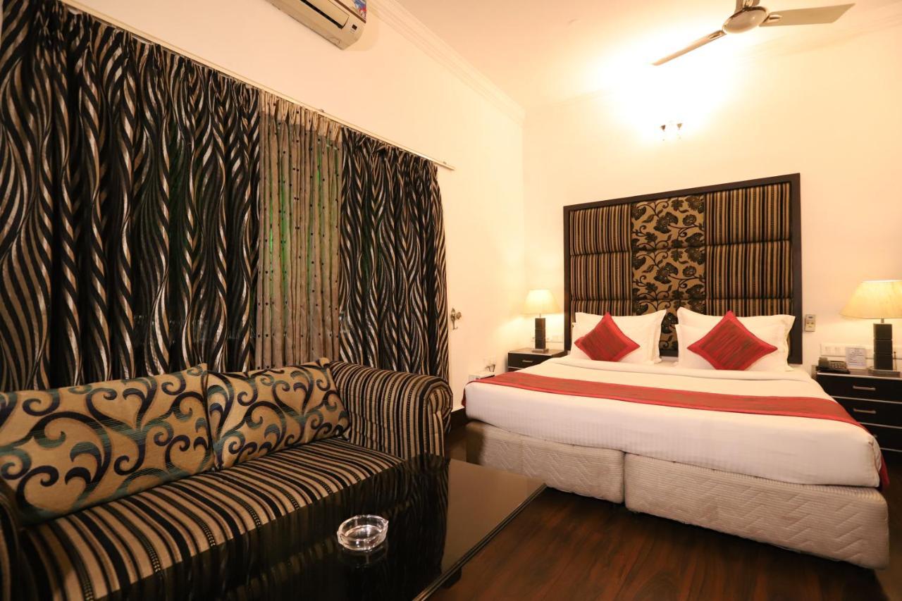Hotel Capitol Hills Greater Kailash Delhi Neu-Delhi Exterior foto