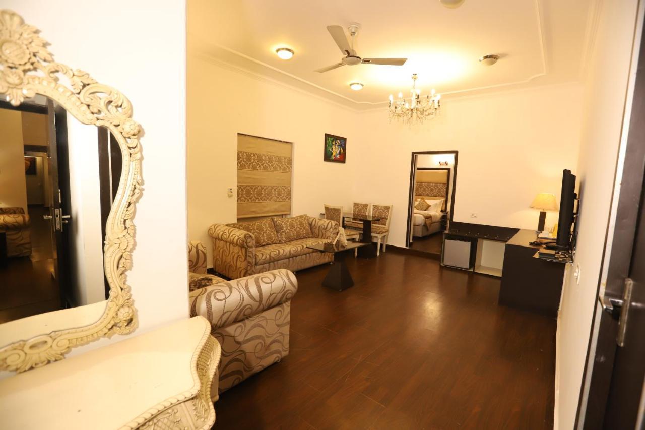 Hotel Capitol Hills Greater Kailash Delhi Neu-Delhi Exterior foto