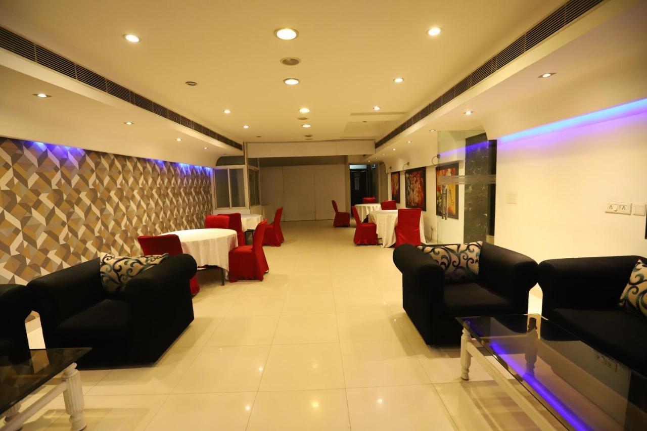 Hotel Capitol Hills Greater Kailash Delhi Neu-Delhi Exterior foto