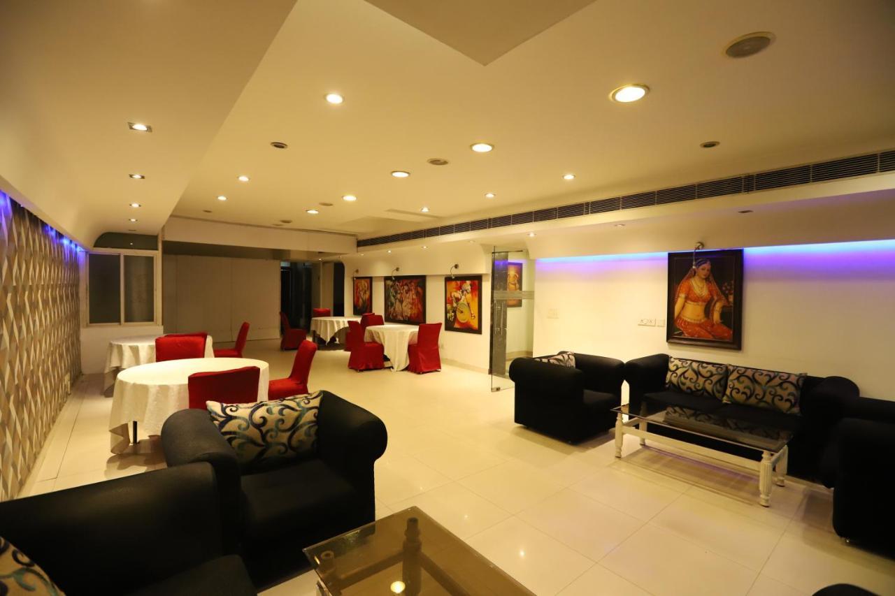 Hotel Capitol Hills Greater Kailash Delhi Neu-Delhi Exterior foto